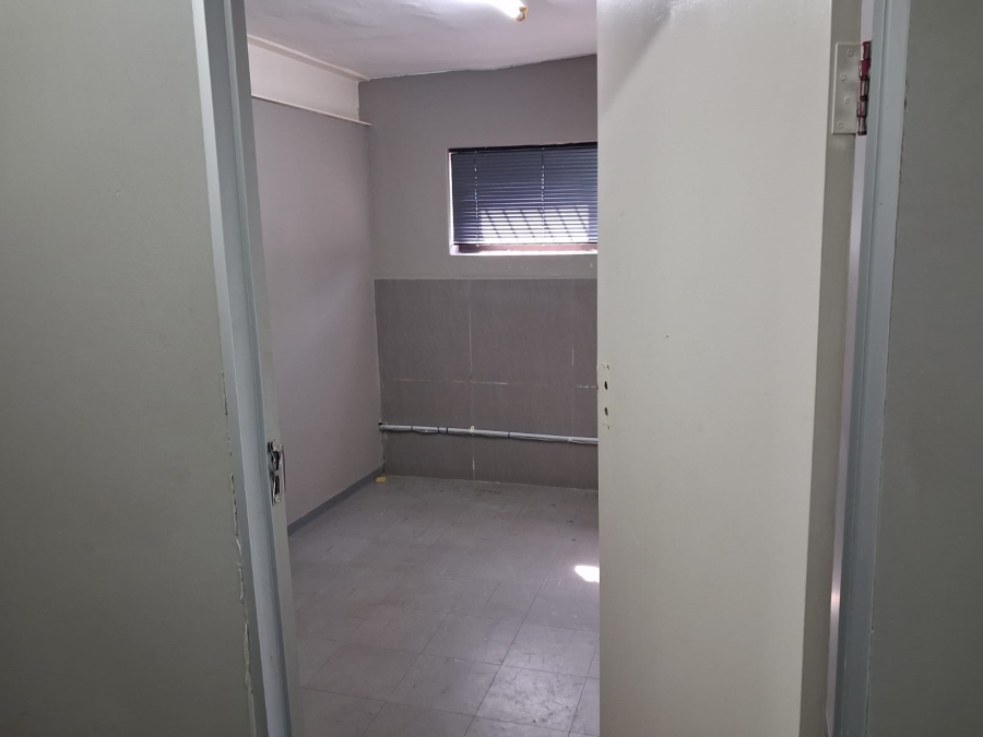 To Let Commercial Property for Rent in Quigney Eastern Cape